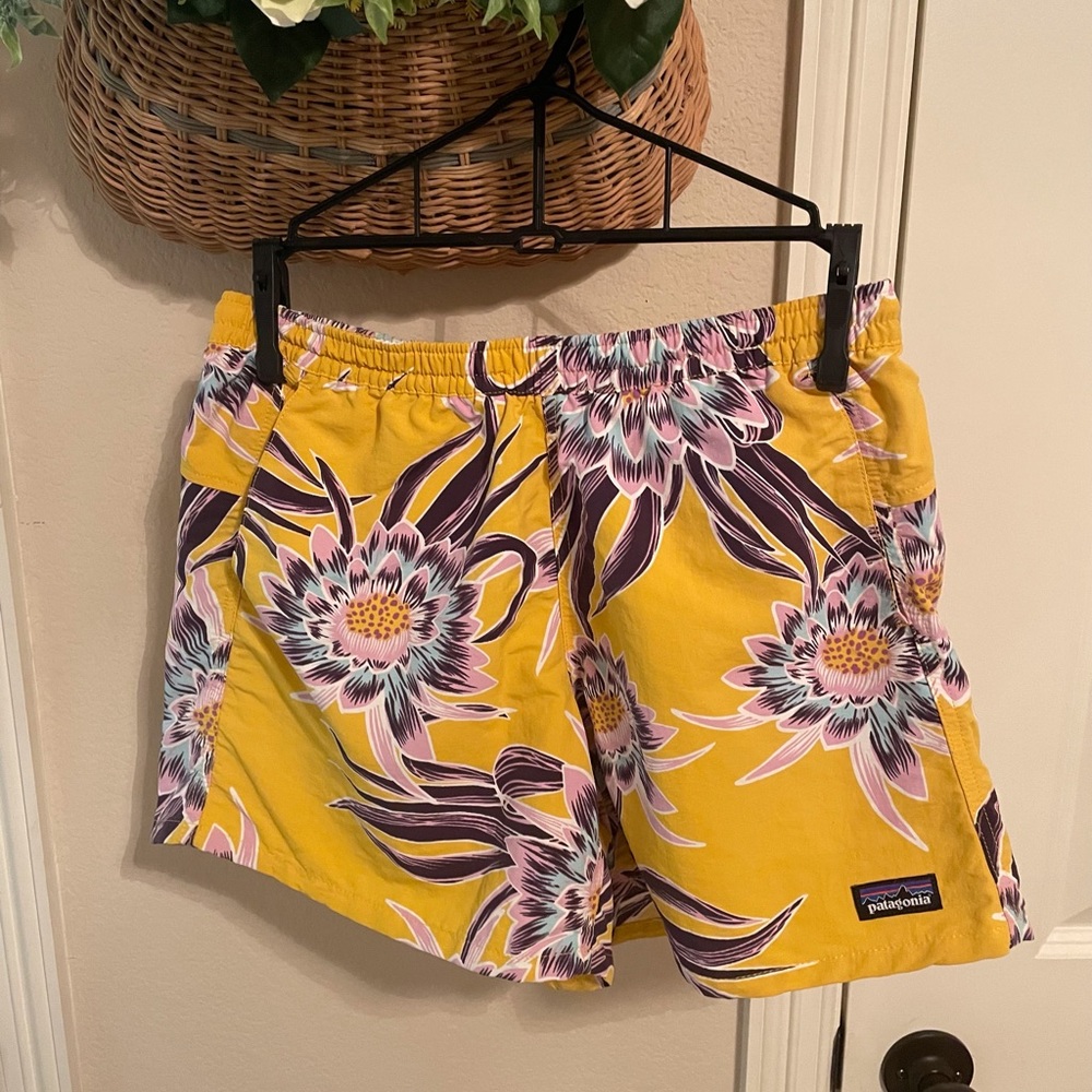 Patagonia Women’s Baggies Shorts Size XS Yellow